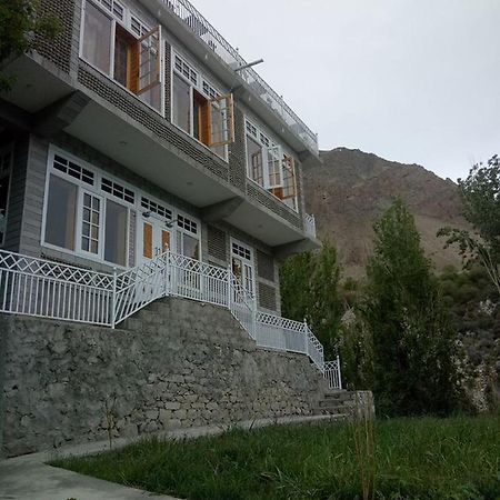 Hunza Holiday Inn Karimabad  Exterior foto