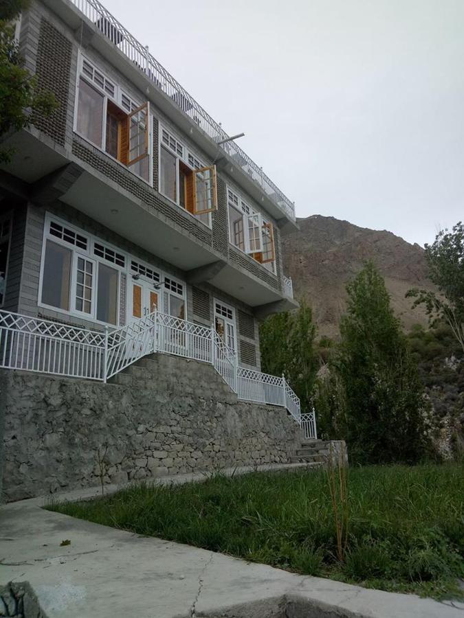 Hunza Holiday Inn Karimabad  Exterior foto