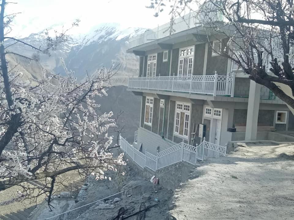 Hunza Holiday Inn Karimabad  Exterior foto