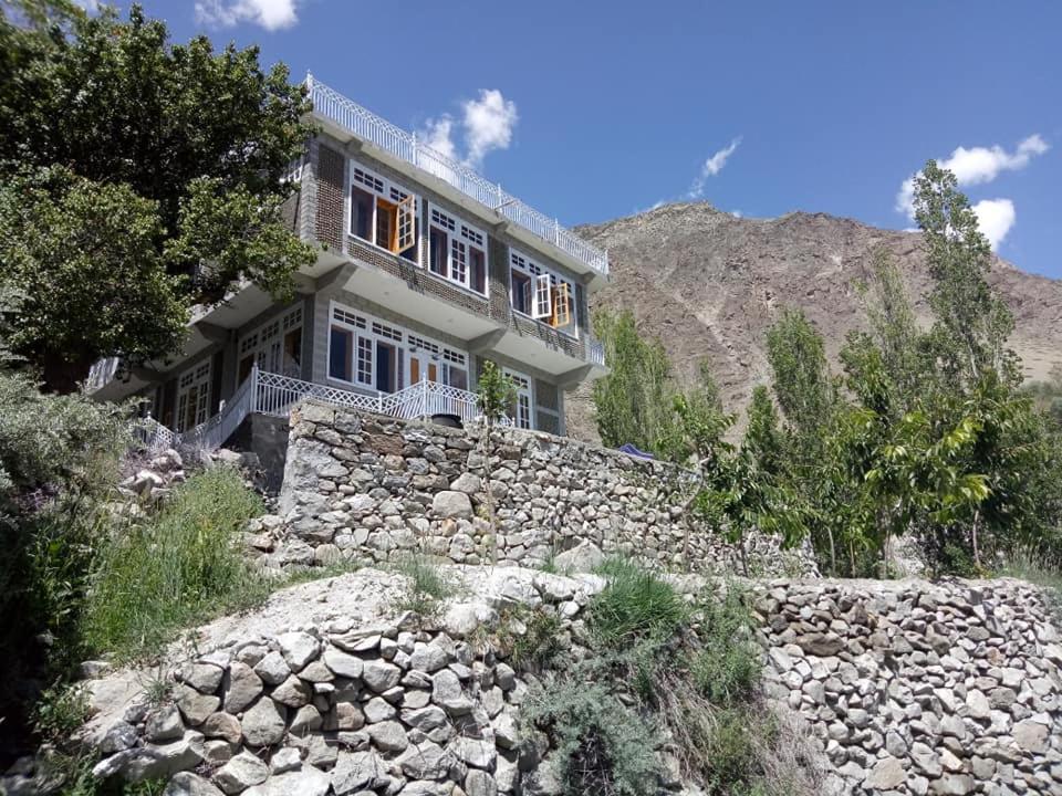 Hunza Holiday Inn Karimabad  Exterior foto